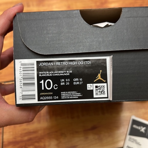 Jordan 1 Retro High OG - Picture 12 of 12